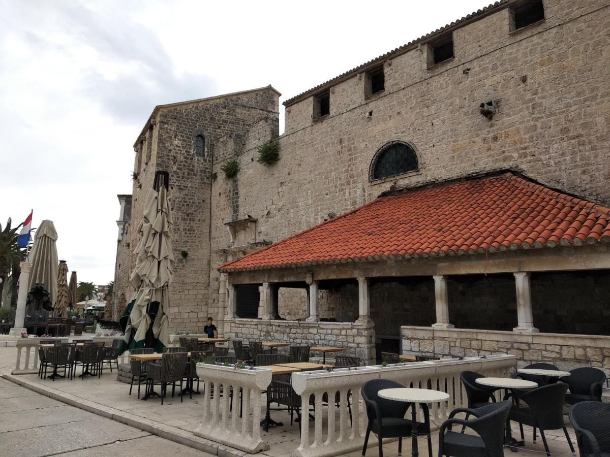 Kiwi Lägenhet Trogir Exteriör bild